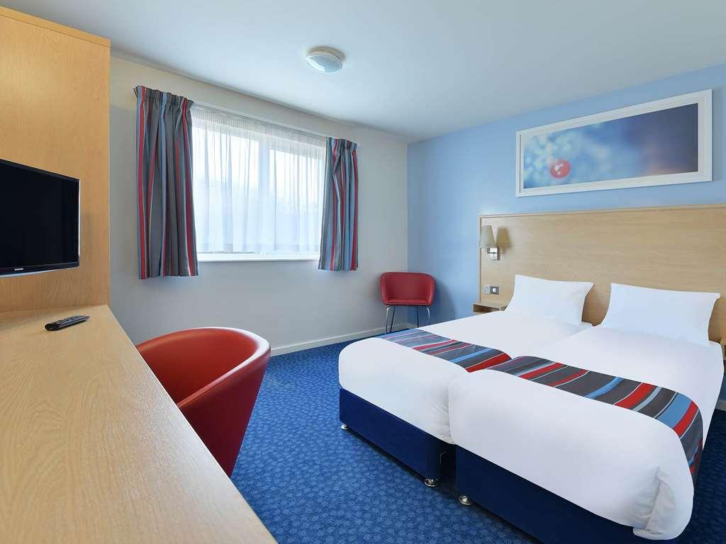 Travelodge Aberdeen Airport Habitación foto