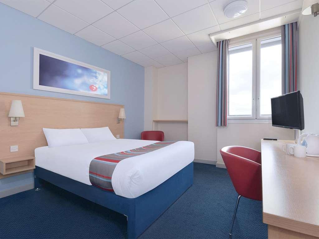 Travelodge Aberdeen Airport Habitación foto