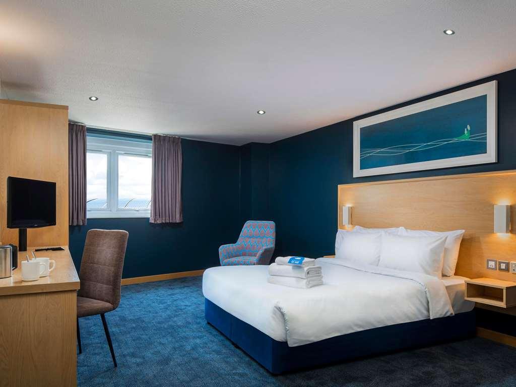 Travelodge Aberdeen Airport Habitación foto